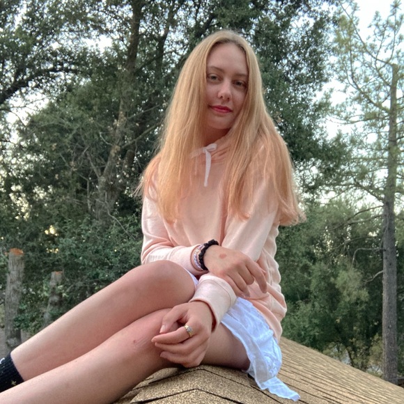 Meet your Posher, Bethany - Picture 2 of 3